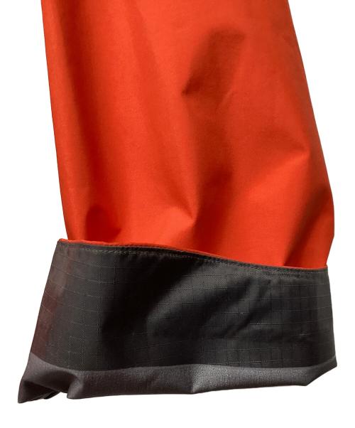 ARC'TERYX（アークテリクス）ARC'TERYX (アークテリクス) ベータSVジャケット（トレッキングウェア) レッド サイズ:Mの古着・服飾アイテム