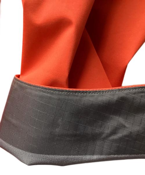 ARC'TERYX（アークテリクス）ARC'TERYX (アークテリクス) ベータSVジャケット（トレッキングウェア) レッド サイズ:Mの古着・服飾アイテム