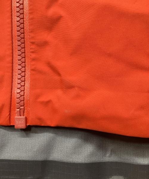 ARC'TERYX（アークテリクス）ARC'TERYX (アークテリクス) ベータSVジャケット（トレッキングウェア) レッド サイズ:Mの古着・服飾アイテム