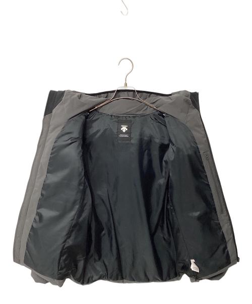 DESCENTE（デサント）DESCENTE (デサント) アウトドアウェア(ジャケット) グレー サイズ:Oの古着・服飾アイテム