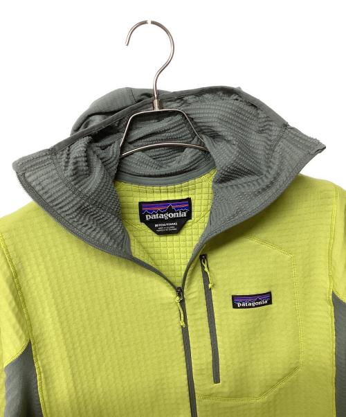 Patagonia（パタゴニア）Patagonia (パタゴニア) R1 プルオーバー フーディ メンズ（トレッキングウェア) イエロー×グレー サイズ:Mの古着・服飾アイテム