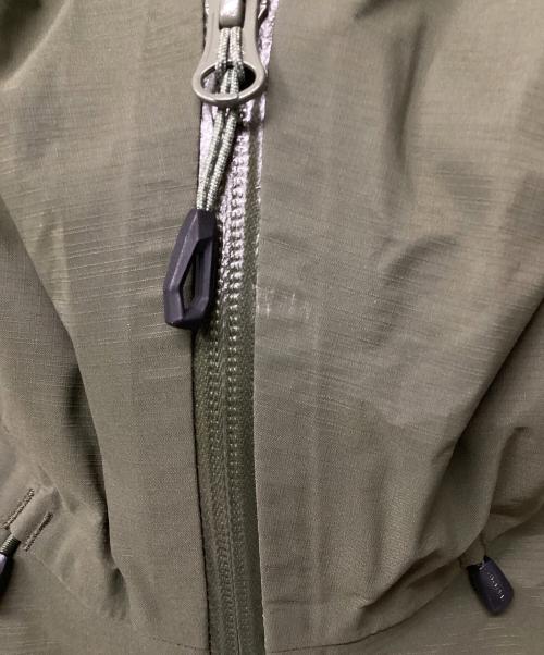 MAMMUT（マムート）MAMMUT (マムート) アルト ガイド ハードシェル フーデッド ジャケット（トレッキングウェア/レインウェア) オリーブ サイズ:Mの古着・服飾アイテム