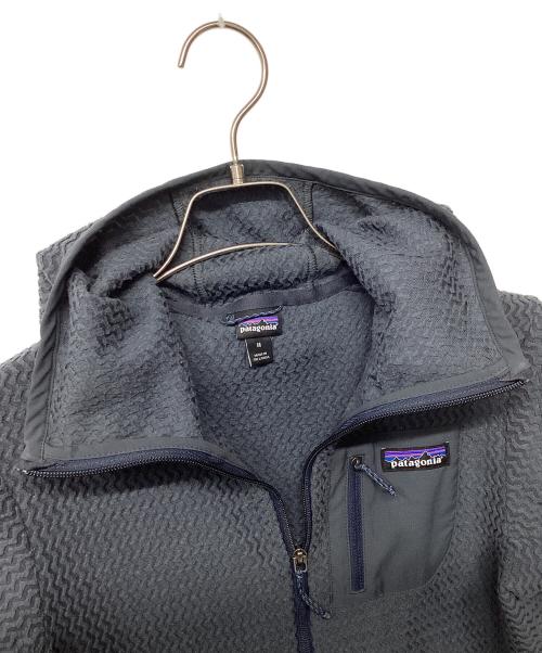 Patagonia（パタゴニア）Patagonia (パタゴニア) R1エア・フルジップ・フーディ（トレッキングウェア) ブルー サイズ:Mの古着・服飾アイテム
