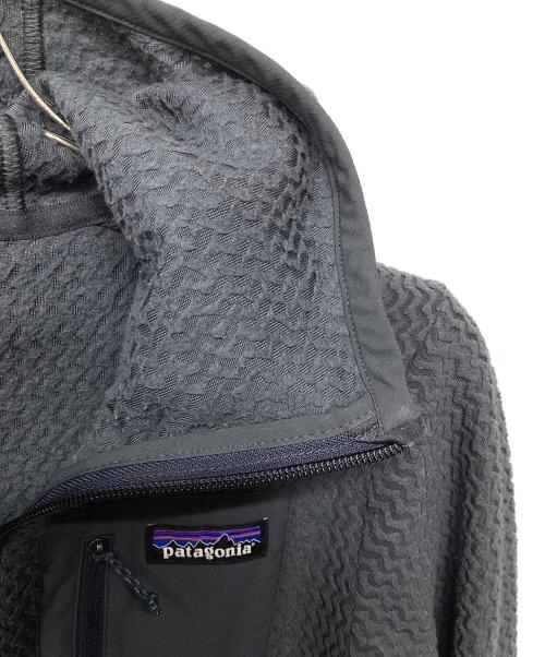 Patagonia（パタゴニア）Patagonia (パタゴニア) R1エア・フルジップ・フーディ（トレッキングウェア) ブルー サイズ:Mの古着・服飾アイテム