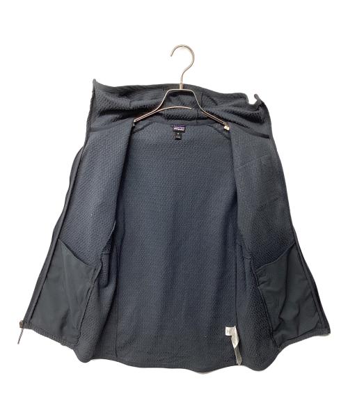 Patagonia（パタゴニア）Patagonia (パタゴニア) R1エア・フルジップ・フーディ（トレッキングウェア) ブルー サイズ:Mの古着・服飾アイテム