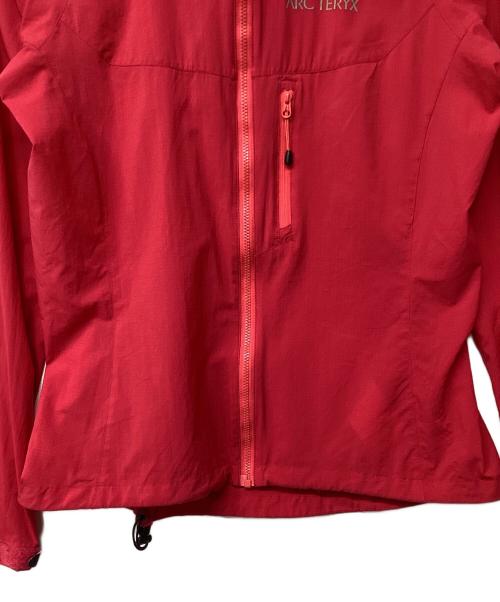 ARC'TERYX（アークテリクス）ARC'TERYX (アークテリクス) スコーミッシュフーディー（トレッキングウェア) ショッキングピンク サイズ:Sの古着・服飾アイテム