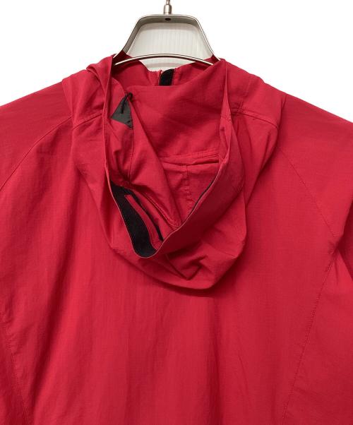ARC'TERYX（アークテリクス）ARC'TERYX (アークテリクス) スコーミッシュフーディー（トレッキングウェア) ショッキングピンク サイズ:Sの古着・服飾アイテム