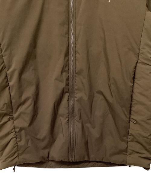 ARC'TERYX（アークテリクス）ARC'TERYX (アークテリクス) ATOM SV JACKET（トレッキングウェア) ブラウン サイズ:Lの古着・服飾アイテム