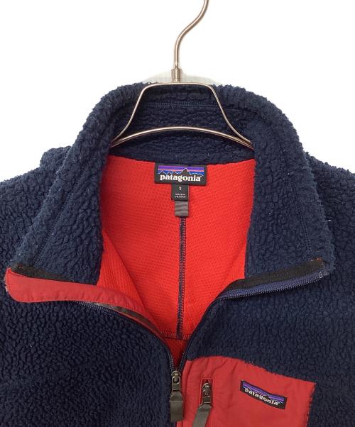 Patagonia（パタゴニア）Patagonia (パタゴニア) メンズ・クラシック・レトロX・ジャケット ネイビー×レッド サイズ:Sの古着・服飾アイテム