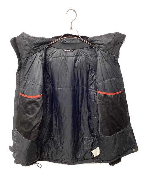 ARC'TERYX（アークテリクス）ARC'TERYX (アークテリクス) カッパフーディー（トレッキングウェア) ブラック サイズ:Mの古着・服飾アイテム