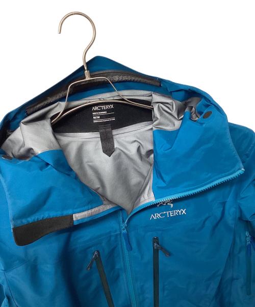ARC'TERYX（アークテリクス）ARC'TERYX (アークテリクス) Alpha SV Jacket（トレッキングウェア/レインウェア) スカイブルー サイズ:Mの古着・服飾アイテム
