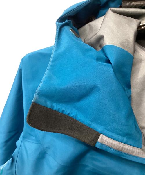 ARC'TERYX（アークテリクス）ARC'TERYX (アークテリクス) Alpha SV Jacket（トレッキングウェア/レインウェア) スカイブルー サイズ:Mの古着・服飾アイテム