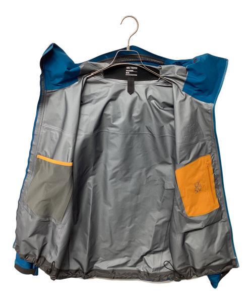 ARC'TERYX（アークテリクス）ARC'TERYX (アークテリクス) Alpha SV Jacket（トレッキングウェア/レインウェア) スカイブルー サイズ:Mの古着・服飾アイテム