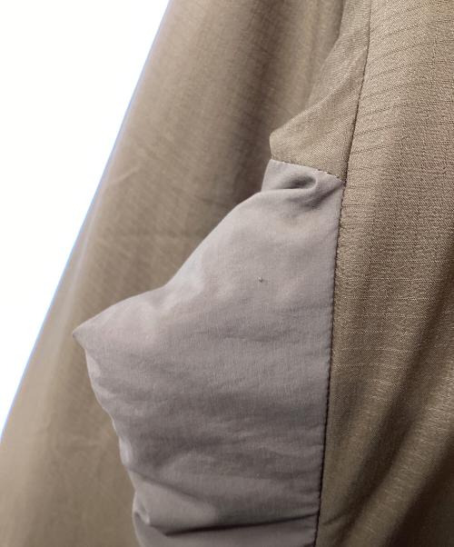 ARC'TERYX（アークテリクス）ARC'TERYX (アークテリクス) アトムARフーディー（トレッキングウェア) ブラウン サイズ:Mの古着・服飾アイテム