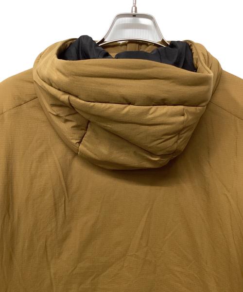 ARC'TERYX（アークテリクス）ARC'TERYX (アークテリクス) アトムARフーディー（トレッキングウェア) ブラウン サイズ:Mの古着・服飾アイテム