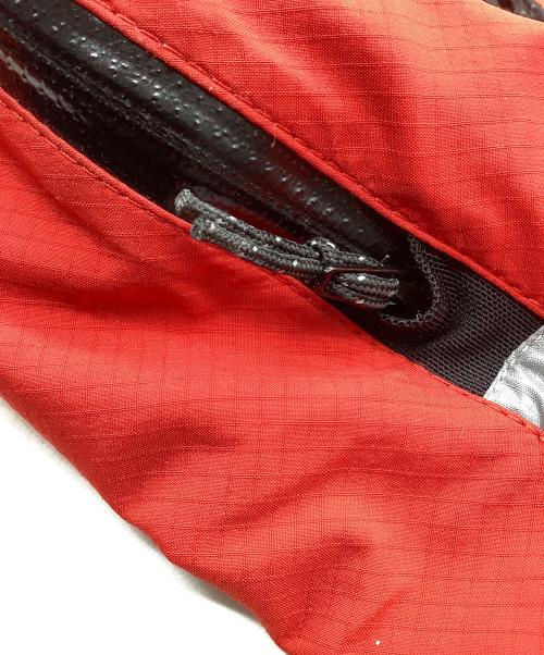 MONTURA（モンチュラ）MONTURA (モンチュラ) トレッキングウェア(ジャケット) レッド×ブラック サイズ:SIZE Sの古着・服飾アイテム