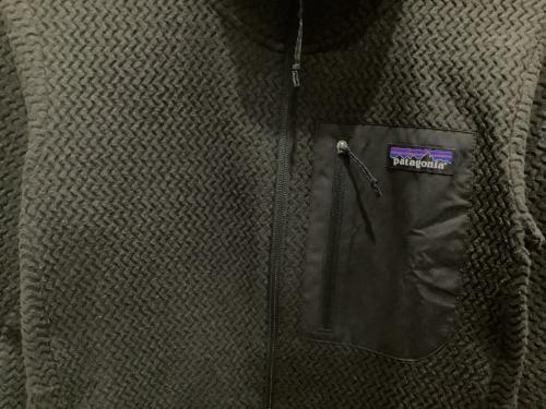 Patagonia（パタゴニア）Patagonia (パタゴニア) ウィメンズ・R1 エア・ジャケット ブラック サイズ:Mの古着・服飾アイテム