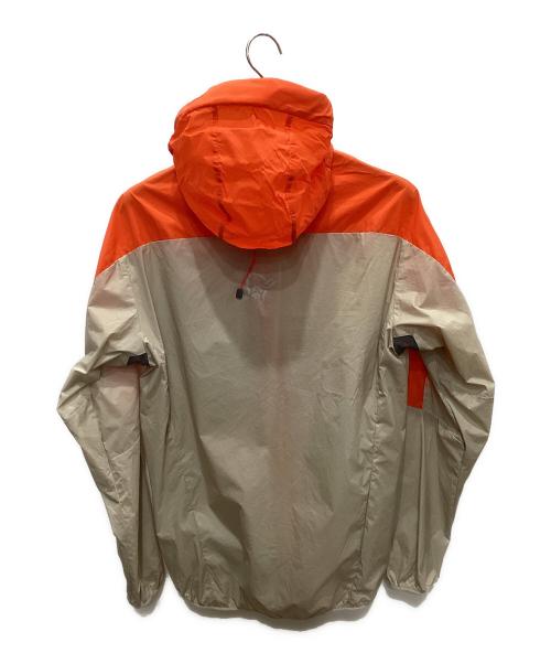 norrona（ノローナ）norrona (ノローナ) Falketind Aero60 Hood ベージュ×オレンジ サイズ:Mの古着・服飾アイテム