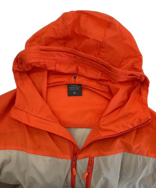 norrona（ノローナ）norrona (ノローナ) Falketind Aero60 Hood ベージュ×オレンジ サイズ:Mの古着・服飾アイテム