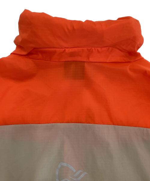 norrona（ノローナ）norrona (ノローナ) Falketind Aero60 Hood ベージュ×オレンジ サイズ:Mの古着・服飾アイテム