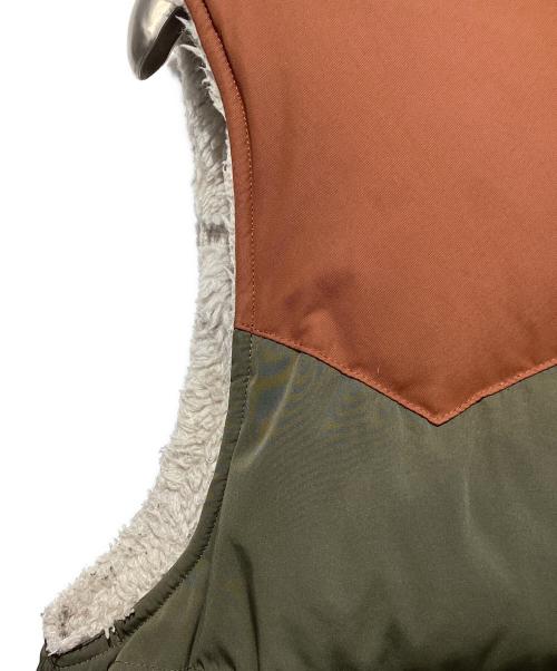 Patagonia（パタゴニア）Patagonia (パタゴニア) リバーシブル・ビビー・ダウン・ベスト カーキ×ブラウン サイズ:SIZE Mの古着・服飾アイテム