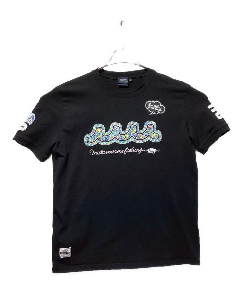 muta MARINE（ムータマリン）muta MARINE (ムータマリン) NAMIKO(NIBOSHI&) (ナミコ(ニボシアンド)) Fishing Tシャツ ブラック サイズ:SIZE Lの古着・服飾アイテム