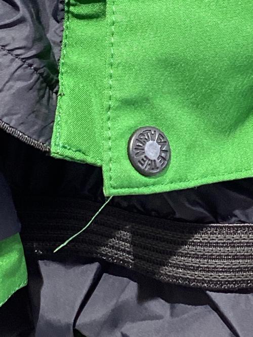 THE NORTH FACE（ザ ノース フェイス）THE NORTH FACE (ザ ノース フェイス) アウトドアウェア(ジャケット) グリーン×グレー サイズ:SIZE　Mの古着・服飾アイテム