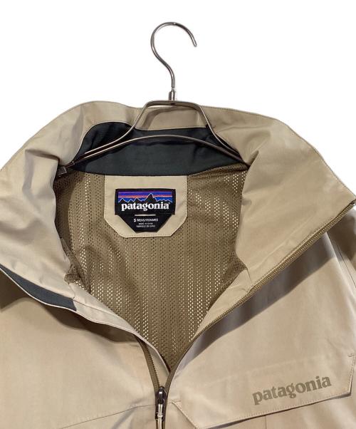 Patagonia（パタゴニア）Patagonia (パタゴニア) スノーボードウェア(ジャケット) ベージュ×レッド サイズ:SIZE Sの古着・服飾アイテム