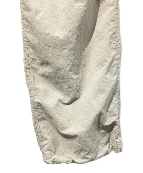 GRAMICCI（グラミチ）GRAMICCI (グラミチ) ナイロントラックパンツ ベージュ サイズ:SIZE Mの古着・服飾アイテム