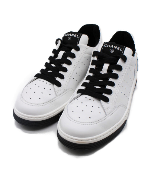 CHANEL（シャネル）CHANEL (シャネル) 20AW ロゴパッチスニーカー ホワイト サイズ:41の古着・服飾アイテム
