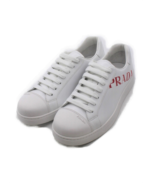 PRADA（プラダ）PRADA (プラダ) ロゴスニーカー ホワイト サイズ:7の古着・服飾アイテム
