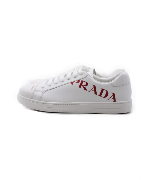 PRADA（プラダ）PRADA (プラダ) ロゴスニーカー ホワイト サイズ:7の古着・服飾アイテム