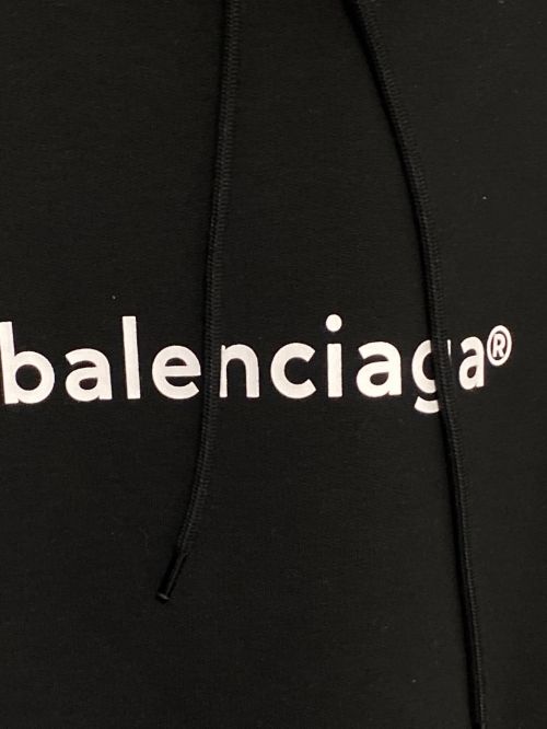 BALENCIAGA（バレンシアガ）BALENCIAGA (バレンシアガ) NEW COPYRIGHT MEDIUM FIT HOODIE ブラック サイズ:Sの古着・服飾アイテム