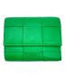 BOTTEGA VENETA（ボッテガベネタ）の古着「マキシイントレチャートスモールフラップウォレット」｜グリーン