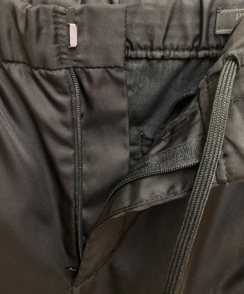 PRADA（プラダ）PRADA (プラダ) ラバーパッチ ナイロンパンツ ブラック サイズ:46の古着・服飾アイテム