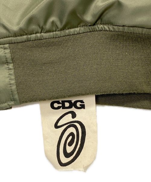 stussy（ステューシー）stussy (ステューシー) COMME des GARCONS (コムデギャルソン) 40th Anniversary CDG MA-1 Jacket カーキ サイズ:XLの古着・服飾アイテム