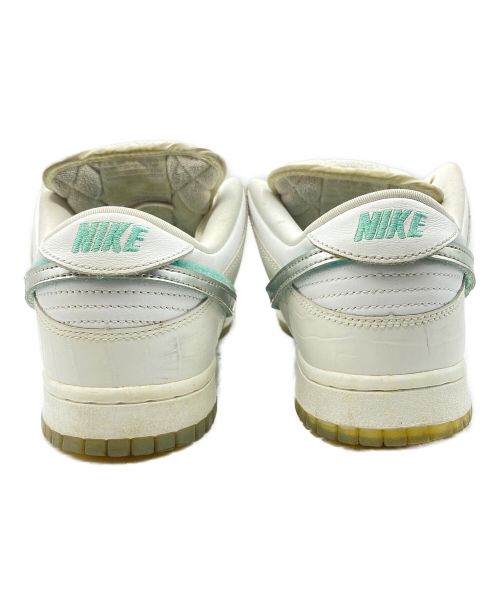 NIKE（ナイキ）NIKE Diamond SUPPLY CO. (ダイヤモンドサプライ) SB DUNK LO WHITE TIFFANY WHITE/CHROME-BLACK-TROPICAL TWIST ホワイト サイズ:26.5cm (US8.5)の古着・服飾アイテム