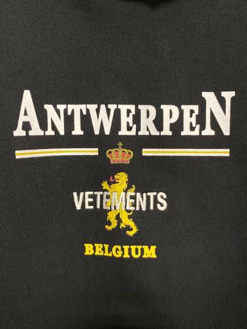 VETEMENTS（ヴェトモン）VETEMENTS (ヴェトモン) ANTWERPEN HOODIE ブラック サイズ:XSの古着・服飾アイテム