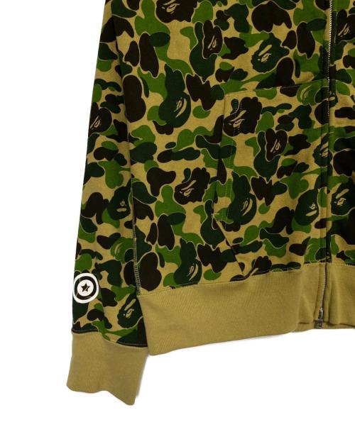 A BATHING APE（アベイシングエイプ）A BATHING APE (アベイシングエイプ) ABC Camo Shark Full Zip Hoodie ベージュ サイズ:SIZE Lの古着・服飾アイテム