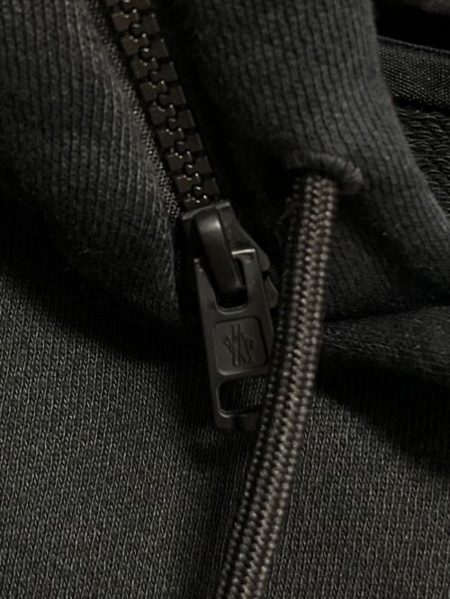 MONCLER GENIUS（モンクレール ジーニアス）MONCLER GENIUS (モンクレール ジーニアス) HOODIE GARMENT DYE ブラック サイズ:Mの古着・服飾アイテム