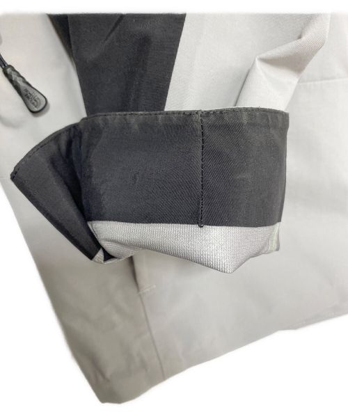 SUPREME（シュプリーム）SUPREME (シュプリーム) THE NORTH FACE (ザ ノース フェイス) Taped Seam Shell Jacket グレー×ブラック サイズ:Lの古着・服飾アイテム