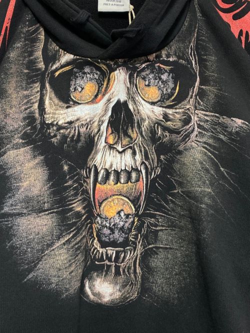 VETEMENTS（ヴェトモン）VETEMENTS (ヴェトモン) Misplaced Skull Print Hoodie ブラック サイズ:XSの古着・服飾アイテム