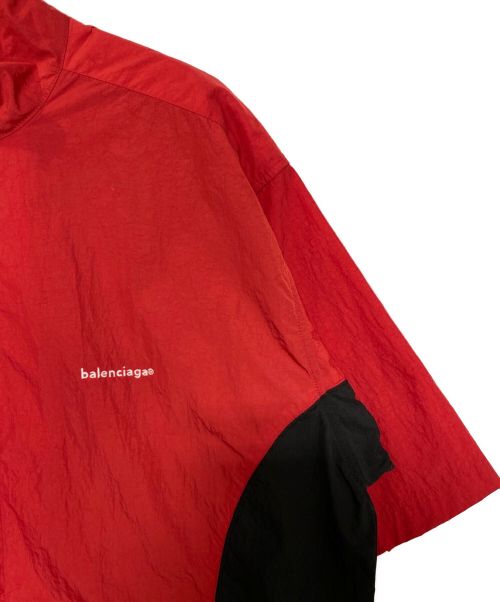 BALENCIAGA（バレンシアガ）BALENCIAGA (バレンシアガ) ジップアップロゴ半袖シャツ レッド サイズ:44の古着・服飾アイテム