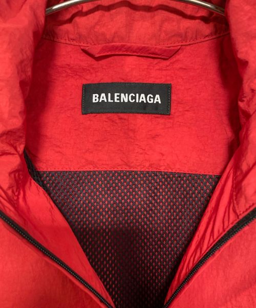 BALENCIAGA（バレンシアガ）BALENCIAGA (バレンシアガ) ジップアップロゴ半袖シャツ レッド サイズ:44の古着・服飾アイテム