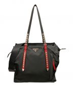 PRADAプラダ）の古着「2WAYスタッズナイロンバッグ」｜ブラック×レッド