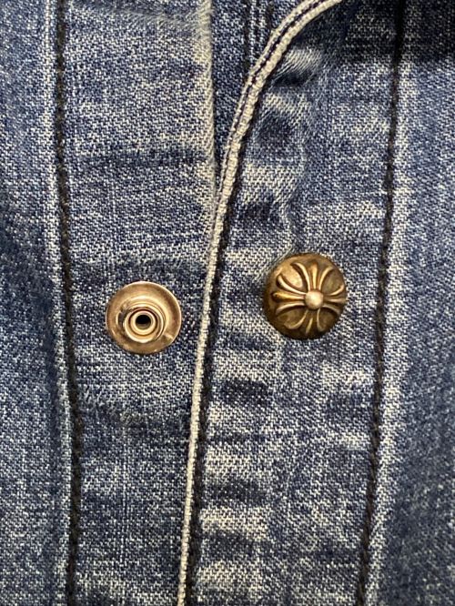 CHROME HEARTS（クロムハーツ）CHROME HEARTS (クロムハーツ) ラストバイト クロスボールボタン デニムシャツ インディゴ サイズ:Lの古着・服飾アイテム