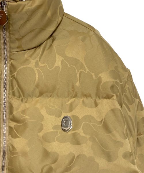 A BATHING APE（アベイシングエイプ）A BATHING APE (アベイシングエイプ) TONAL SOLID CAMO PUFFER DOWN JACKET ベージュ サイズ:L 未使用品の古着・服飾アイテム
