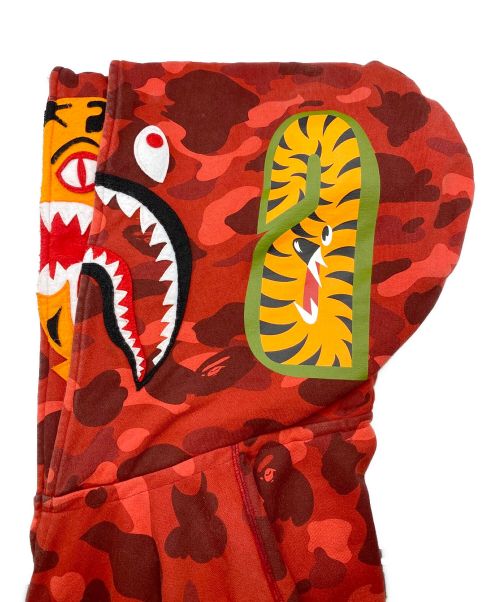 A BATHING APE（アベイシングエイプ）A BATHING APE (アベイシングエイプ) COLOR CAMO SHARK FULL ZIP HOODIE レッド サイズ:XLの古着・服飾アイテム