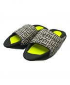 BALMAINバルマン）の古着「B-IT-COATED MONOGRAM SLIDES」｜ブラック