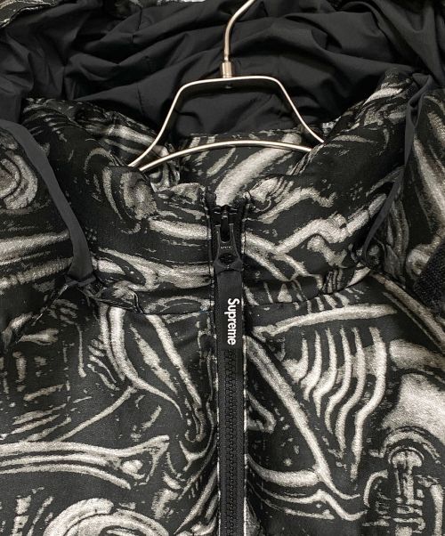 SUPREME（シュプリーム）SUPREME (シュプリーム) H.R. Giger (ハンス・リューディ・ギーガー) Jacquard Down Puffer Jacket ブラック サイズ:Lの古着・服飾アイテム
